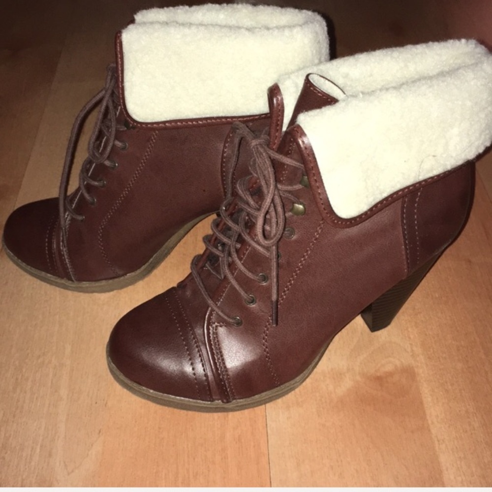 NEVER WORN HIGH HEEL ANKLE BOOTIES